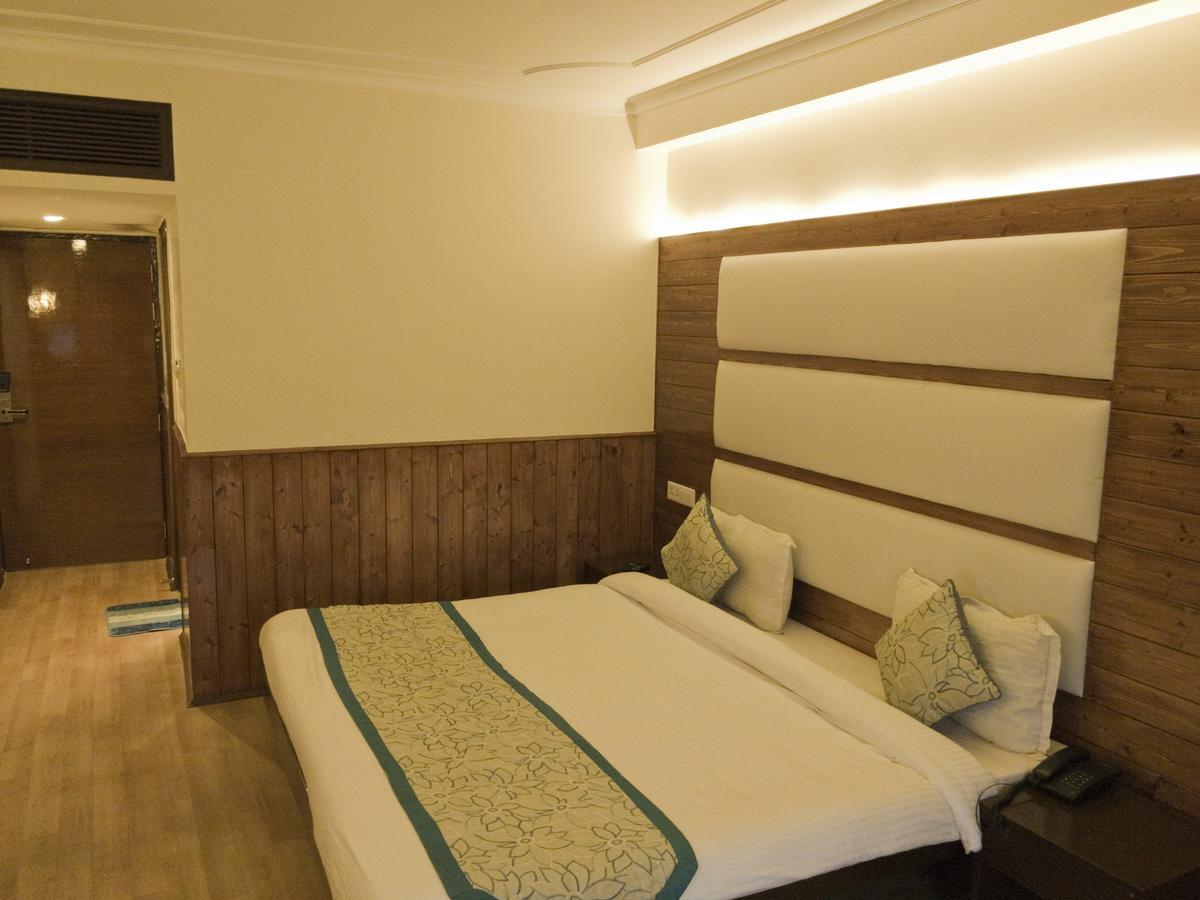 Royal Jardin Whistling Pines Resort Shimla Bagian luar foto