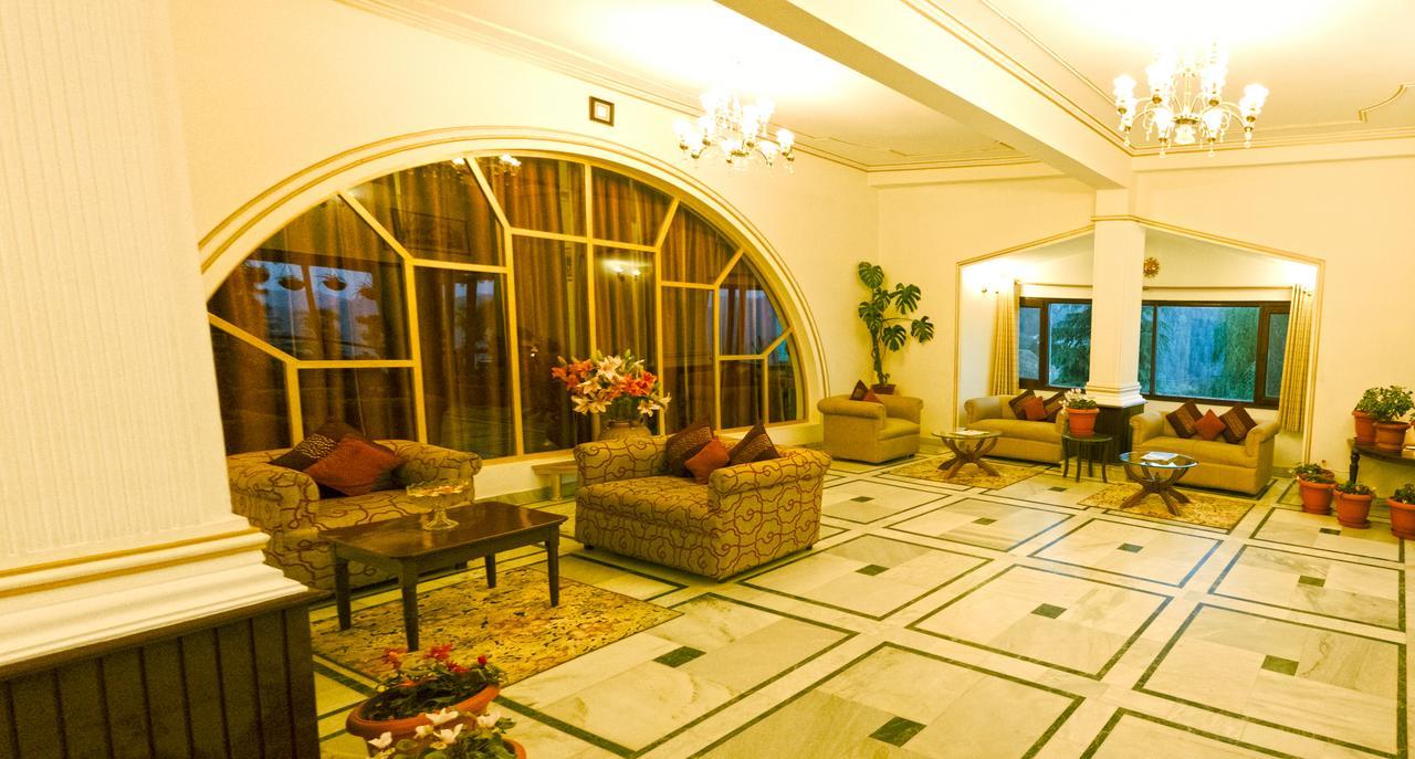 Royal Jardin Whistling Pines Resort Shimla Bagian luar foto