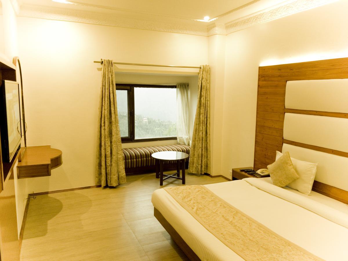 Royal Jardin Whistling Pines Resort Shimla Bagian luar foto