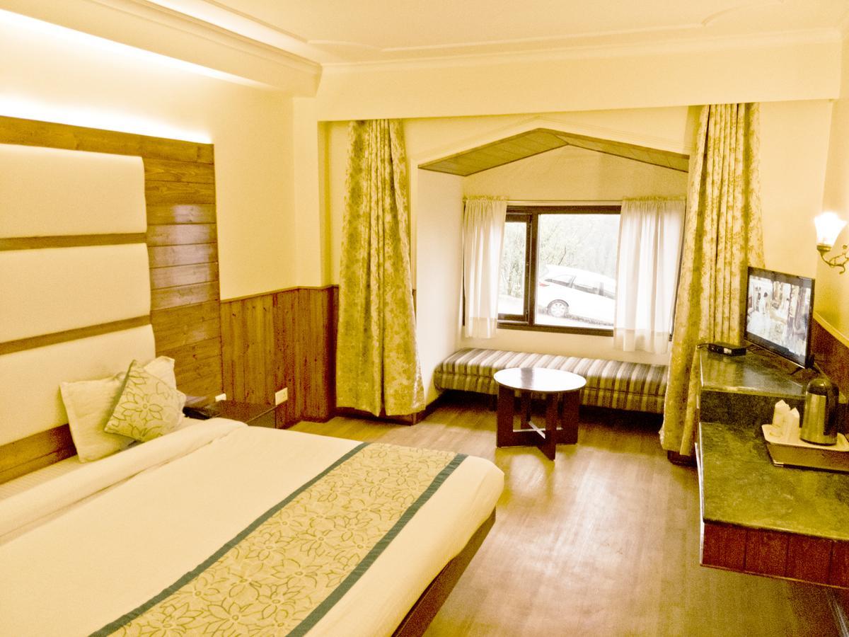 Royal Jardin Whistling Pines Resort Shimla Bagian luar foto