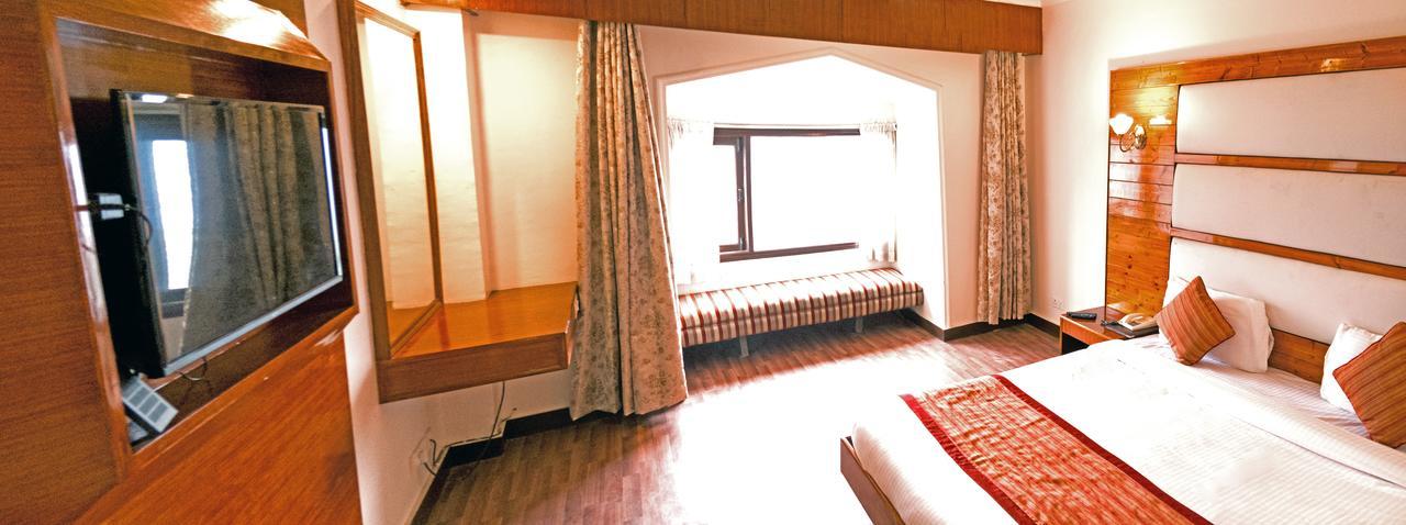 Royal Jardin Whistling Pines Resort Shimla Bagian luar foto