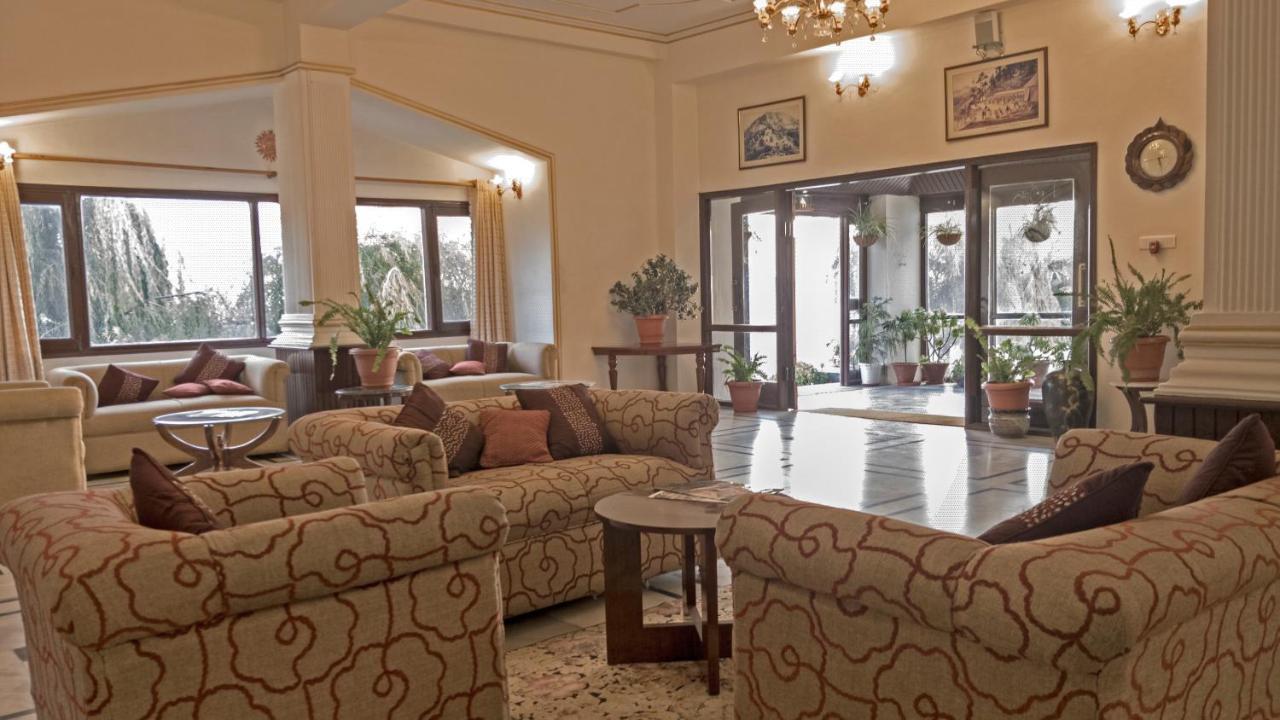Royal Jardin Whistling Pines Resort Shimla Bagian luar foto
