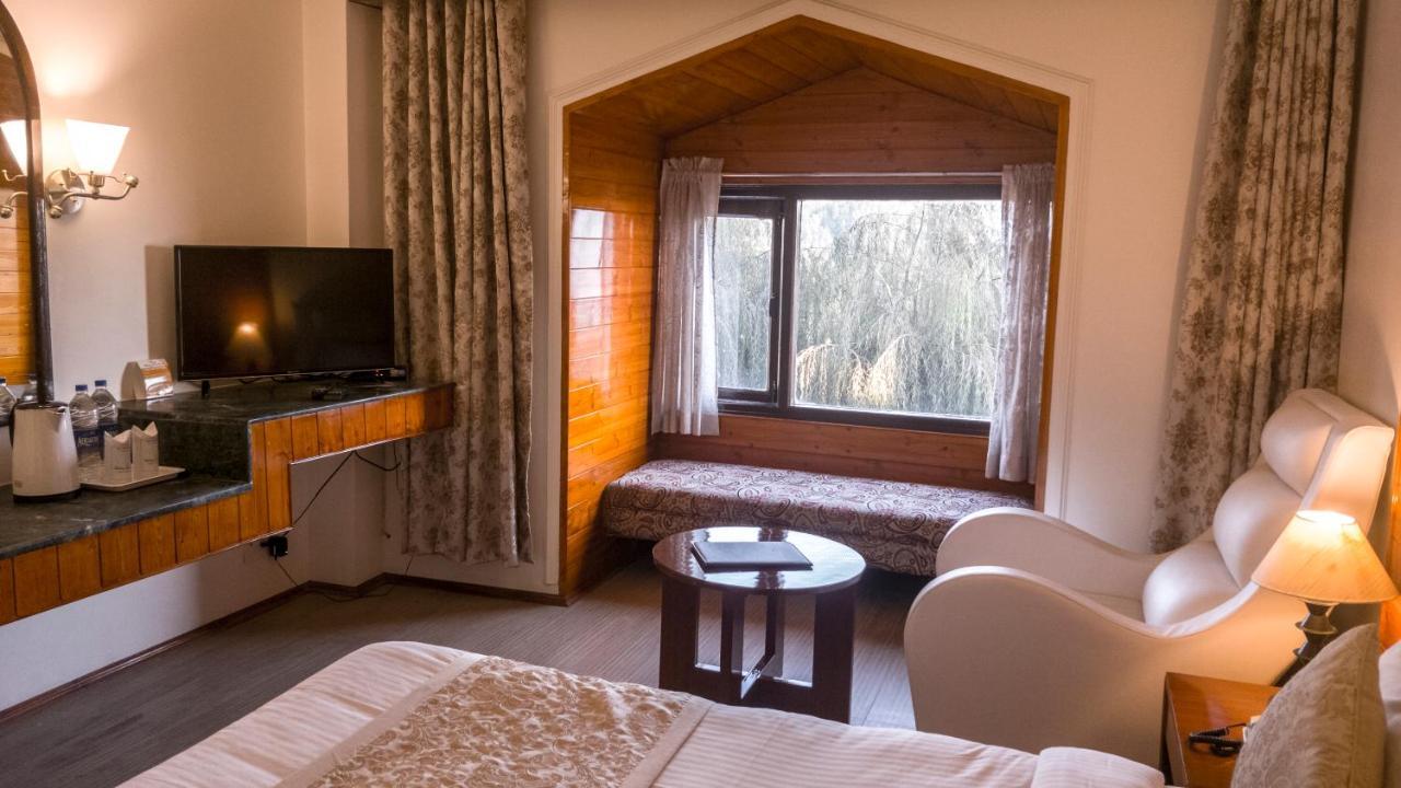 Royal Jardin Whistling Pines Resort Shimla Bagian luar foto
