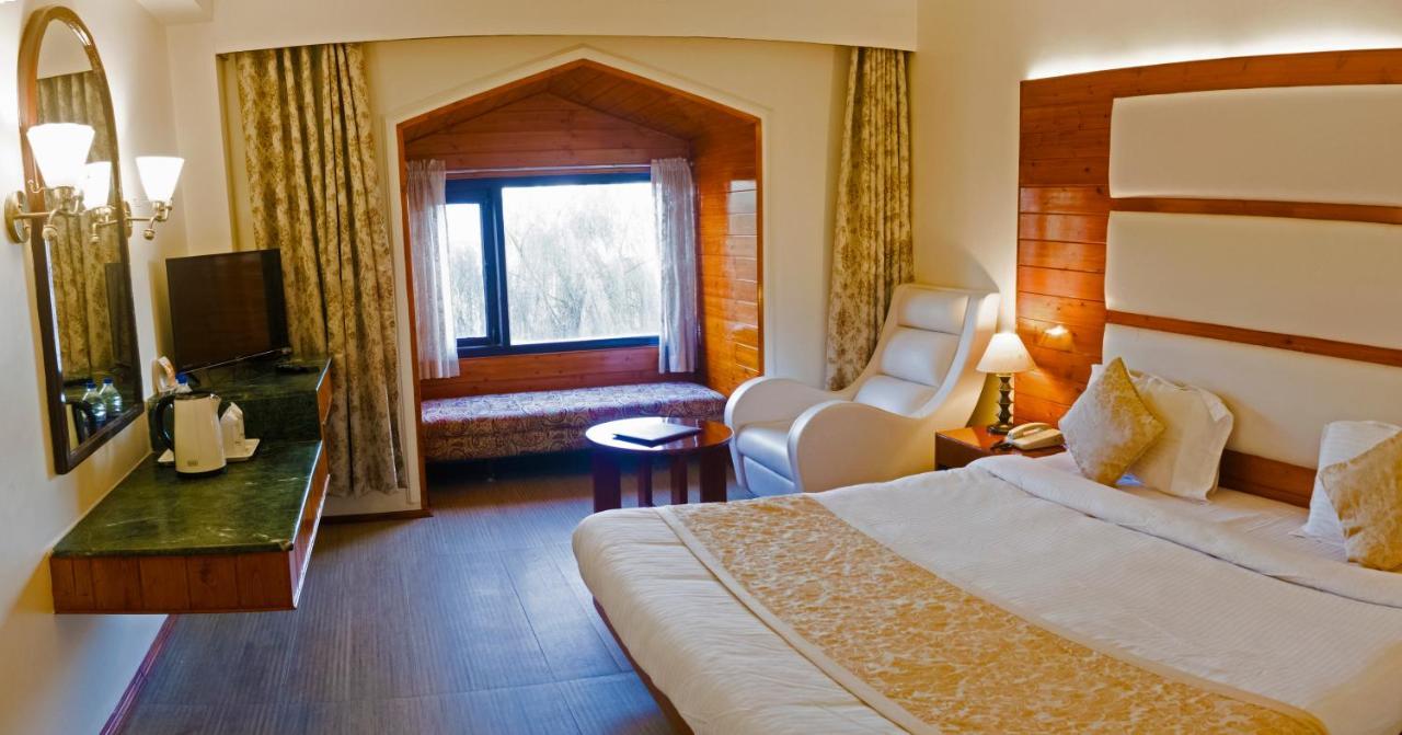 Royal Jardin Whistling Pines Resort Shimla Bagian luar foto